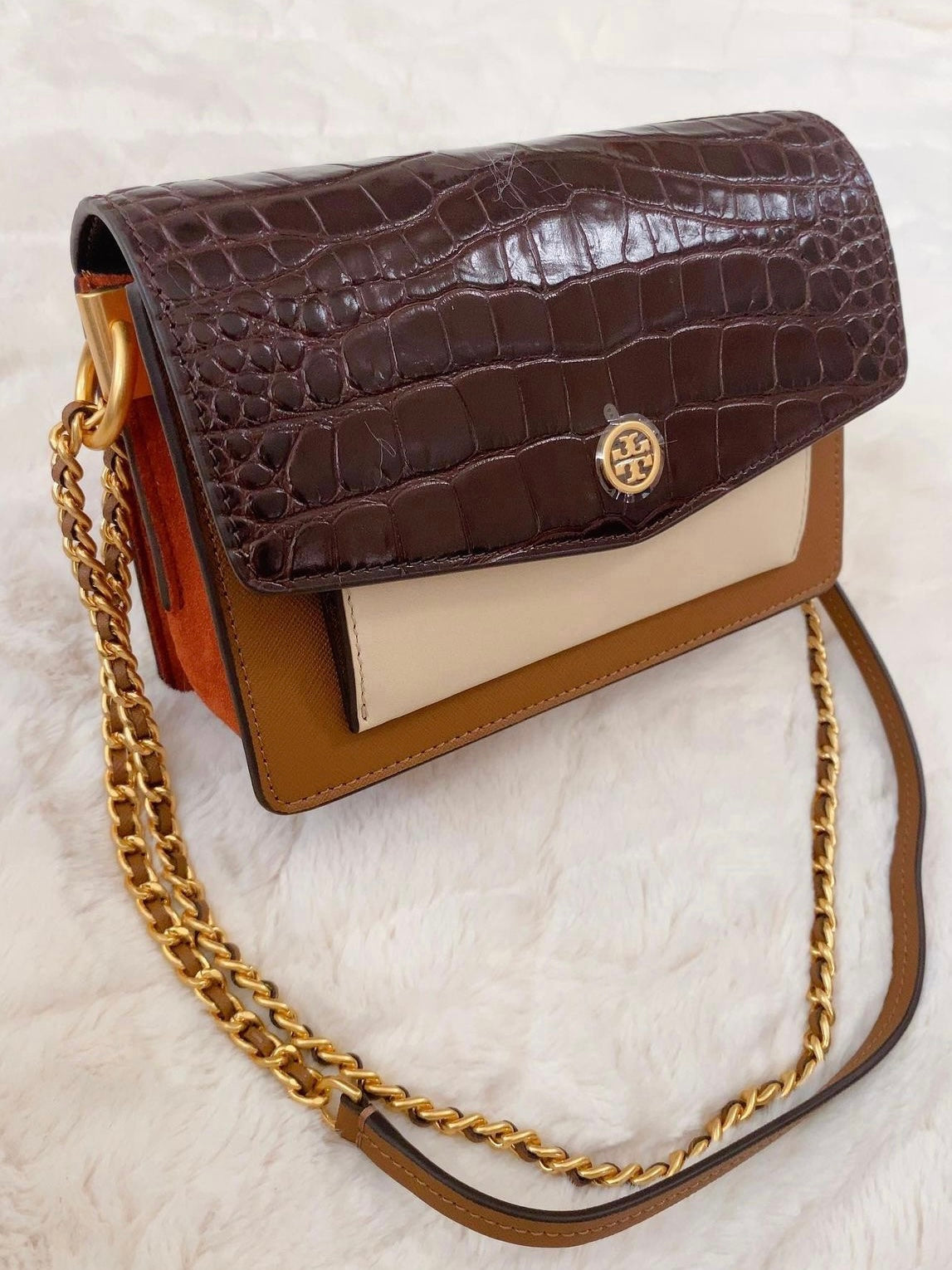 Tory burch robinson embossed shoulder online bag